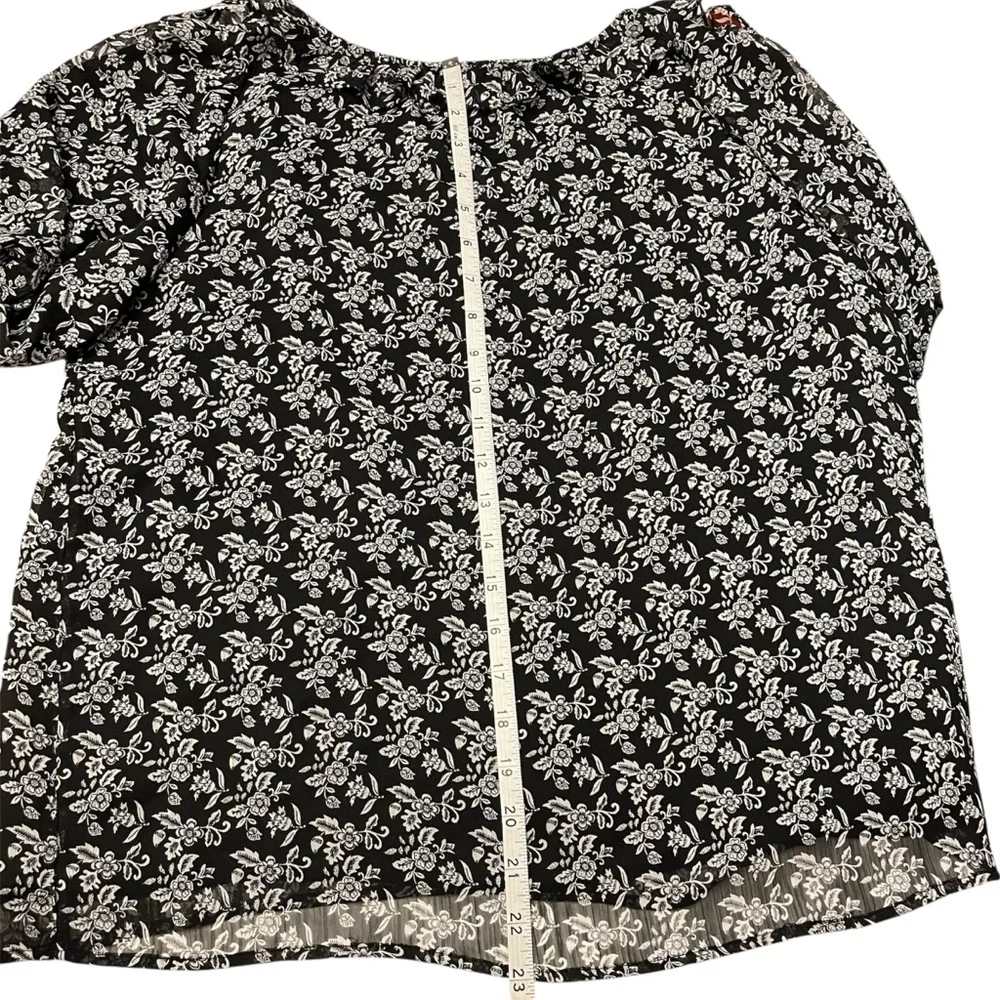 2/$30 Ann Taylor LOFT Lace-Up V-Neck Top w/ Ruffle Trim Puff Sleeves LaceUp Ties
